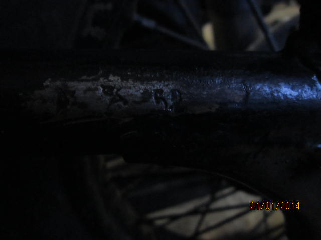 Přejímací značky čsl armády v zadní části rámu