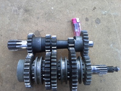 oba hřídele se všemi součástmí, bez ložisek