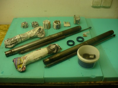 moto - přední tlumiče 03.JPG